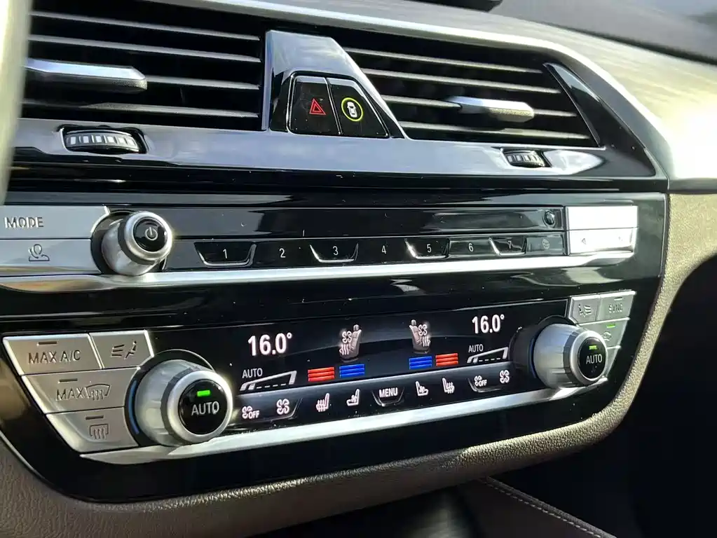 BMW 5 Series — миниатюра 10