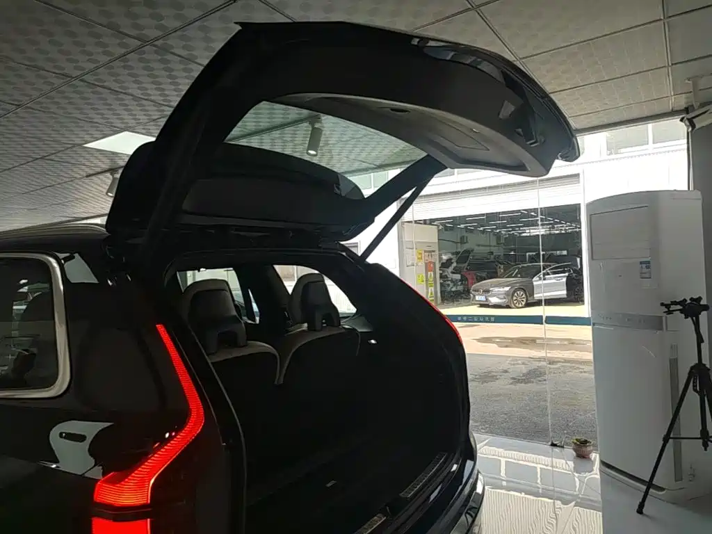 Volvo XC90 PHEV — миниатюра 19