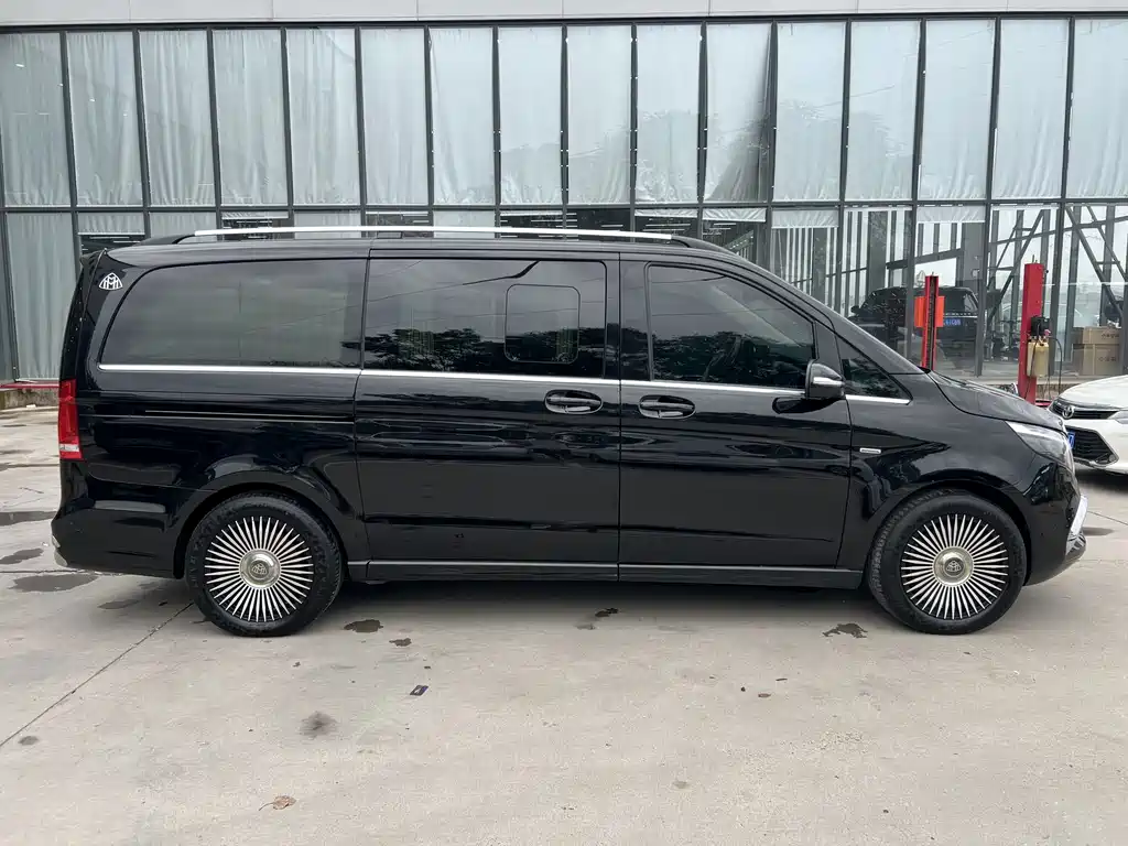 Mercedes-Benz V-Class — миниатюра 16