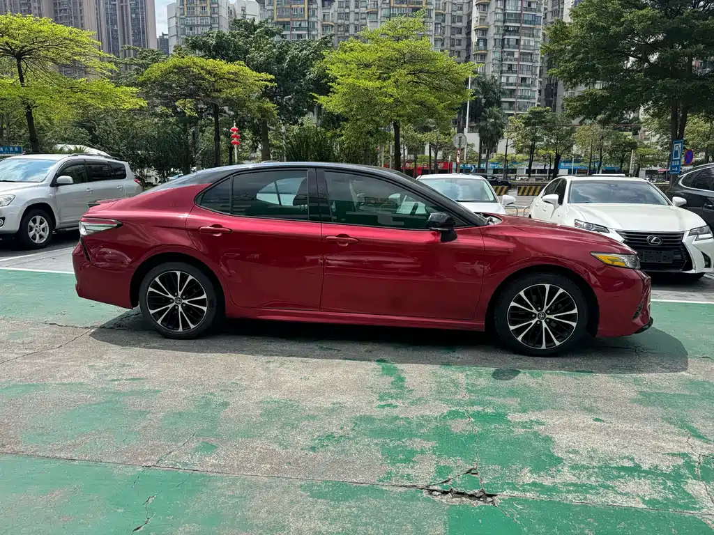 Toyota Camry — миниатюра 3