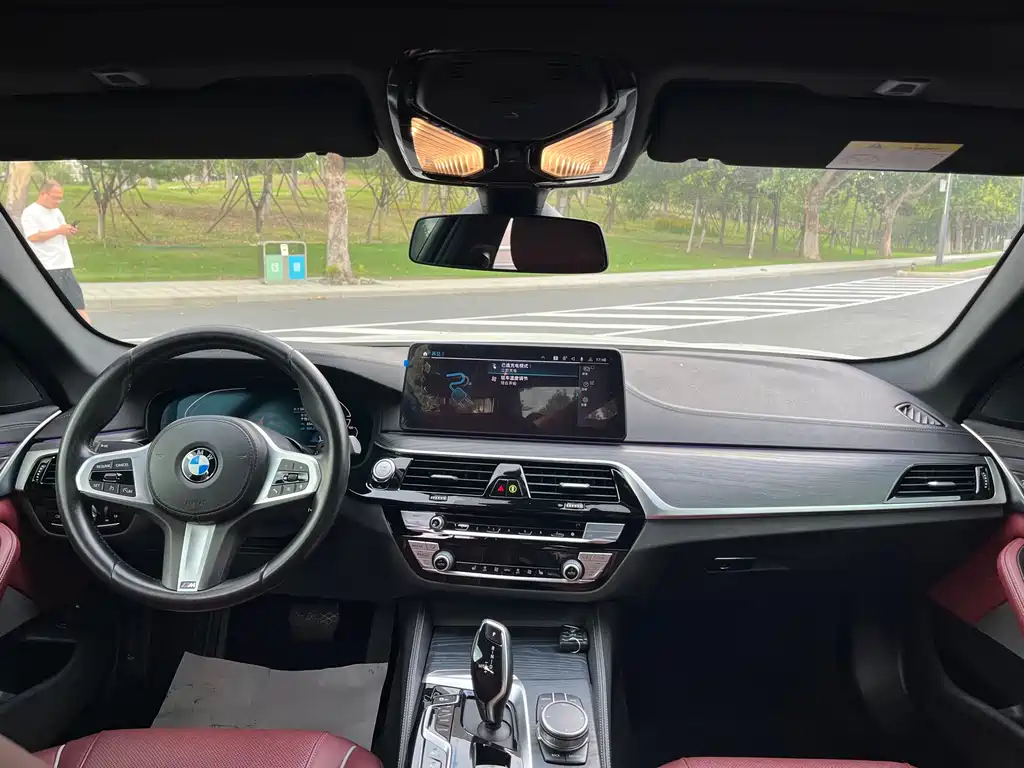 BMW 5 Series New Energy — миниатюра 10