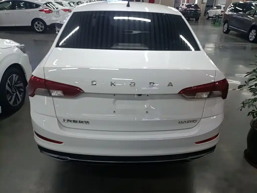 Skoda Rapid — миниатюра 6