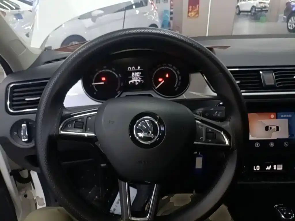 Skoda Rapid — миниатюра 11