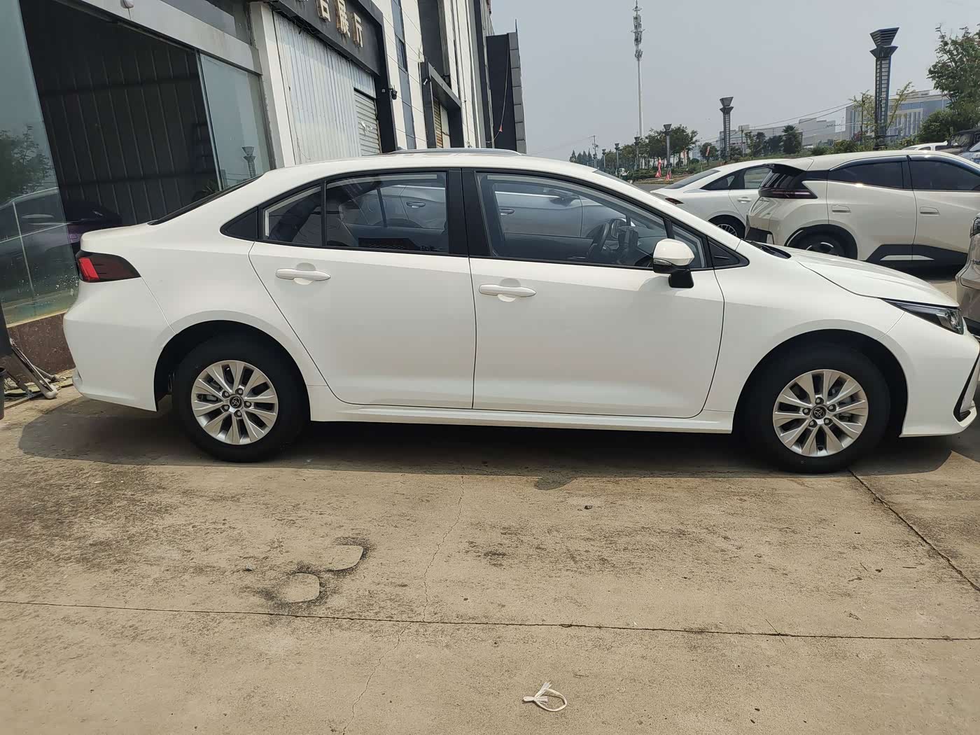 Toyota Corolla 1.2 л 2026 г. Белый, пробег 100 км