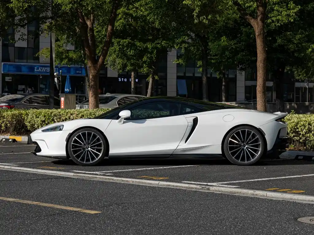 McLaren GT — миниатюра 7