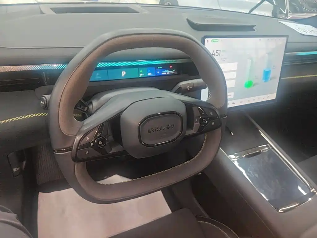Lynk & Co 10 — миниатюра 10