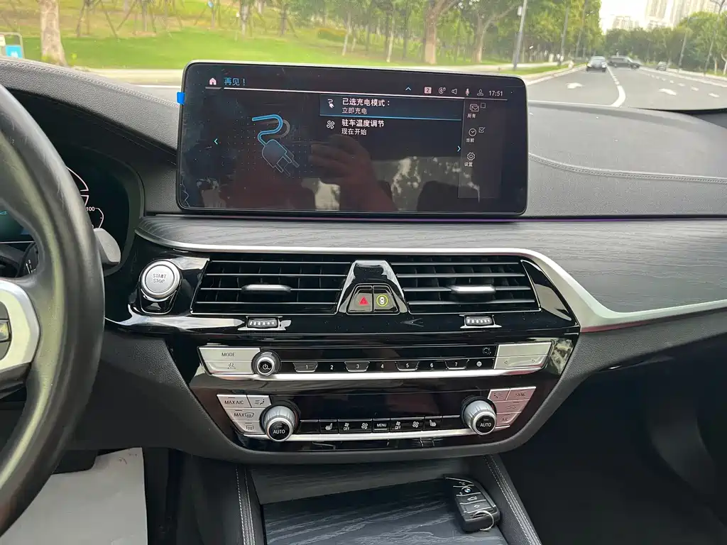 BMW 5 Series New Energy — миниатюра 17