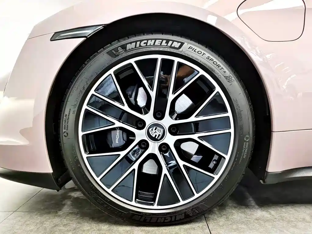Porsche Taycan — миниатюра 17