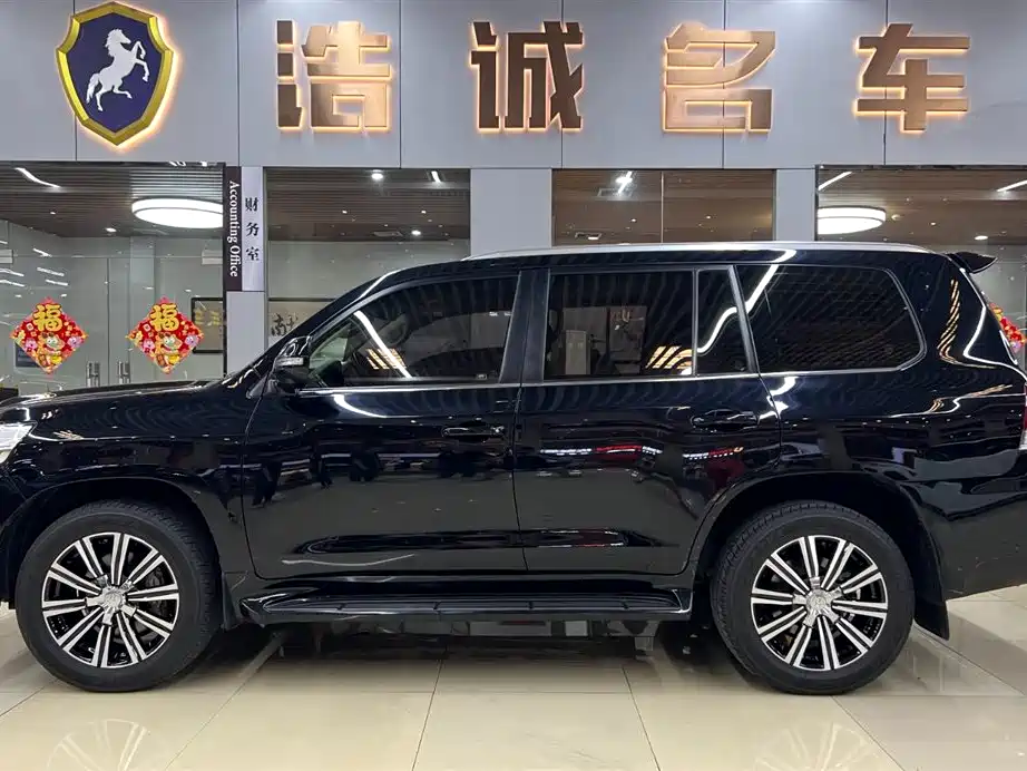 Toyota Land Cruiser 2017 5.7L AT