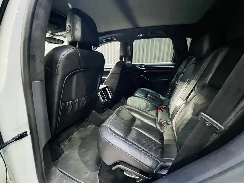 Porsche Cayenne — миниатюра 6