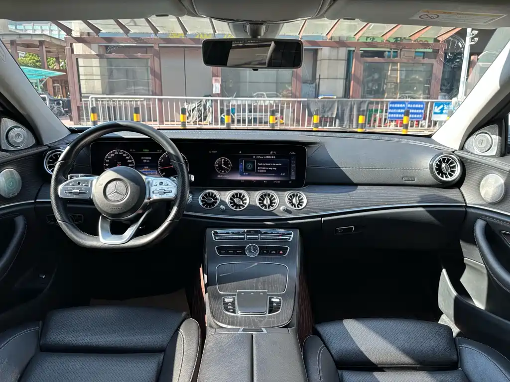 MERCEDES-BENZ E CLASS