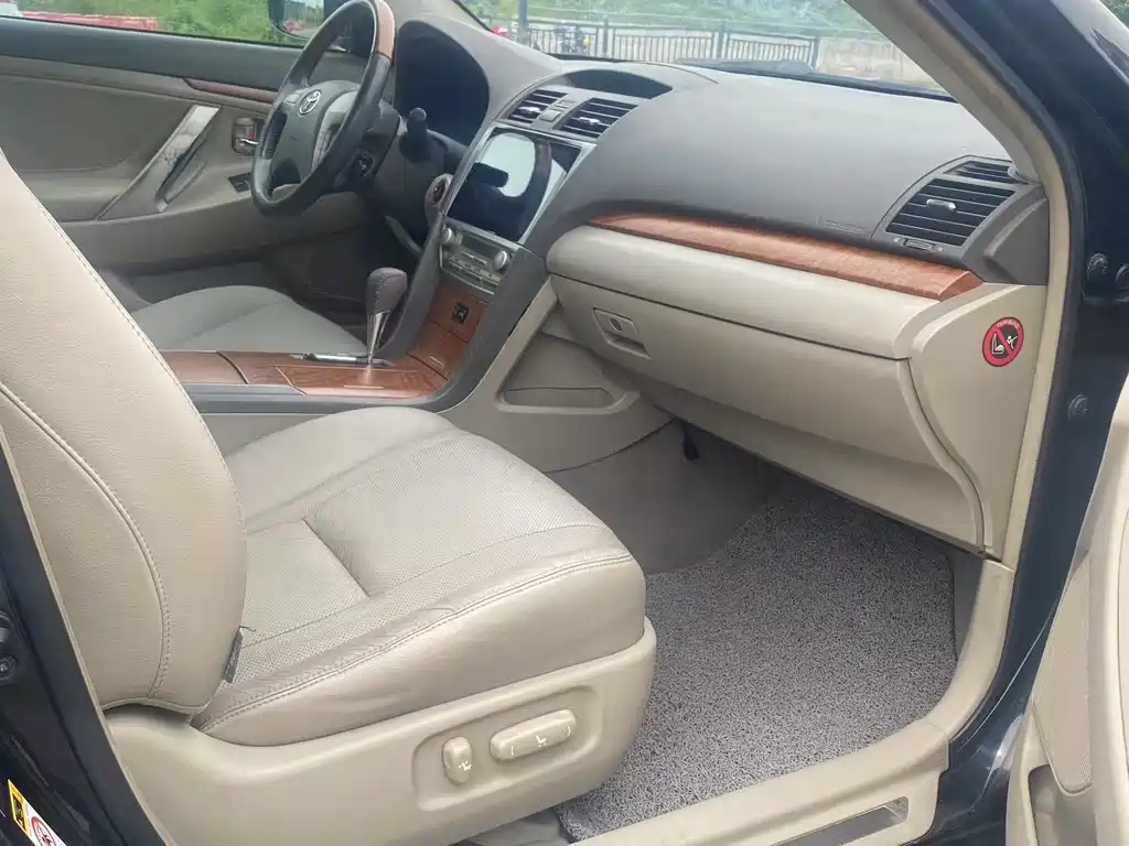 Toyota Camry — миниатюра 5