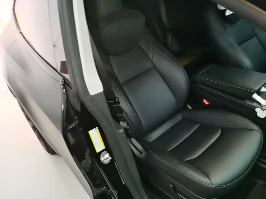 Tesla Model Y — миниатюра 25
