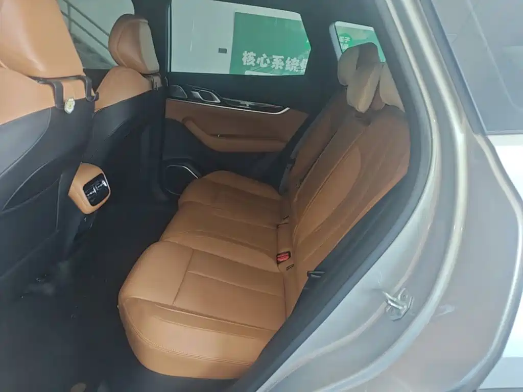 Geely Boyue L — миниатюра 17