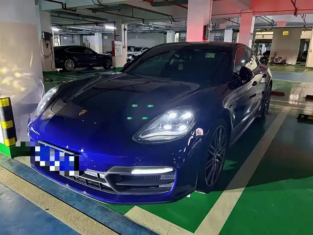 PORSCHE PANAMERA