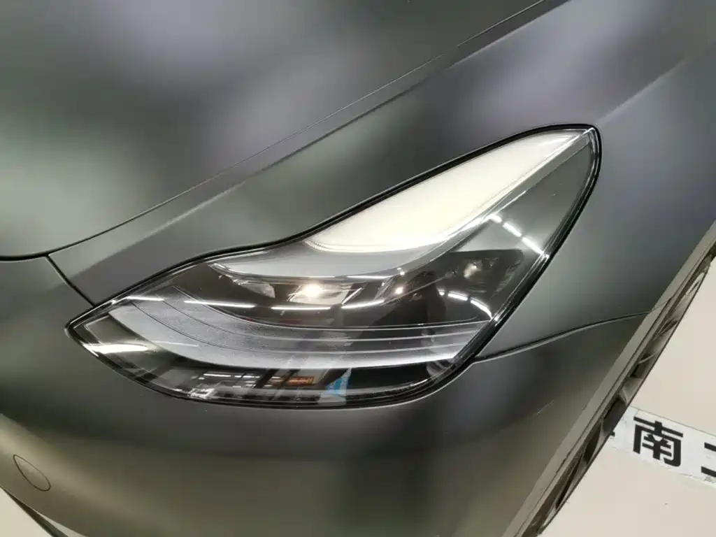 Tesla Model Y — миниатюра 24