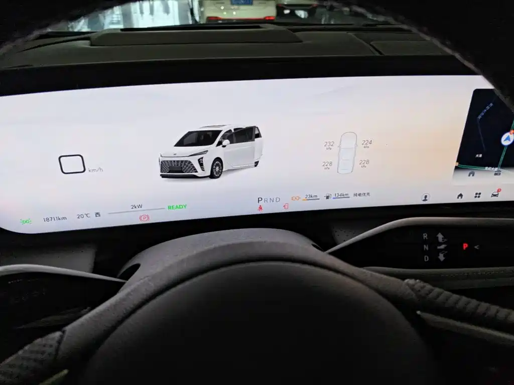 Buick GL8 Hybrid — миниатюра 12