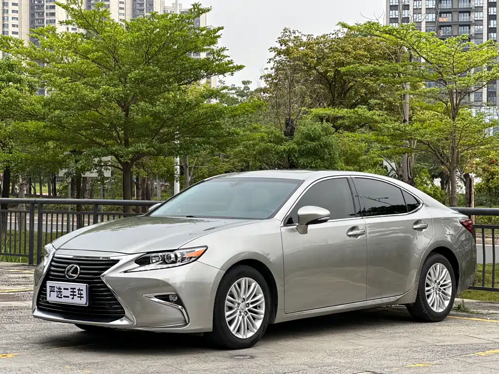 Lexus ES 2017