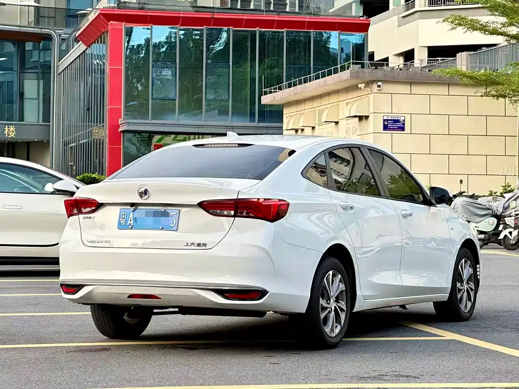 Buick Verano — миниатюра 6