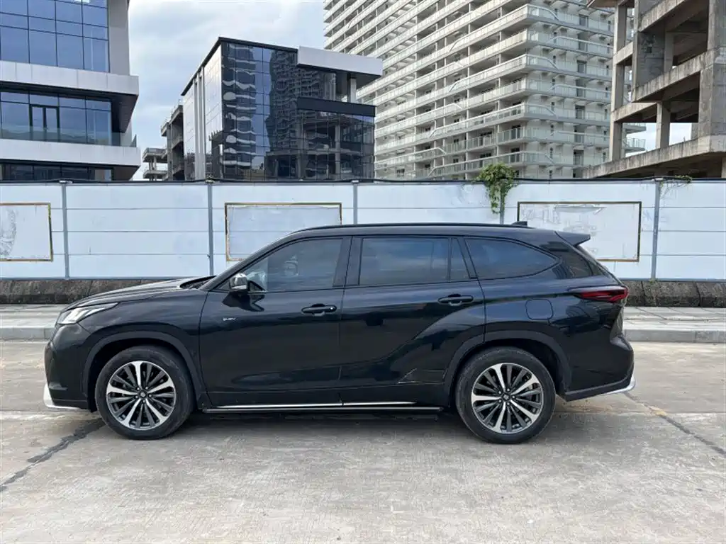 Toyota Crown Kluger — миниатюра 2