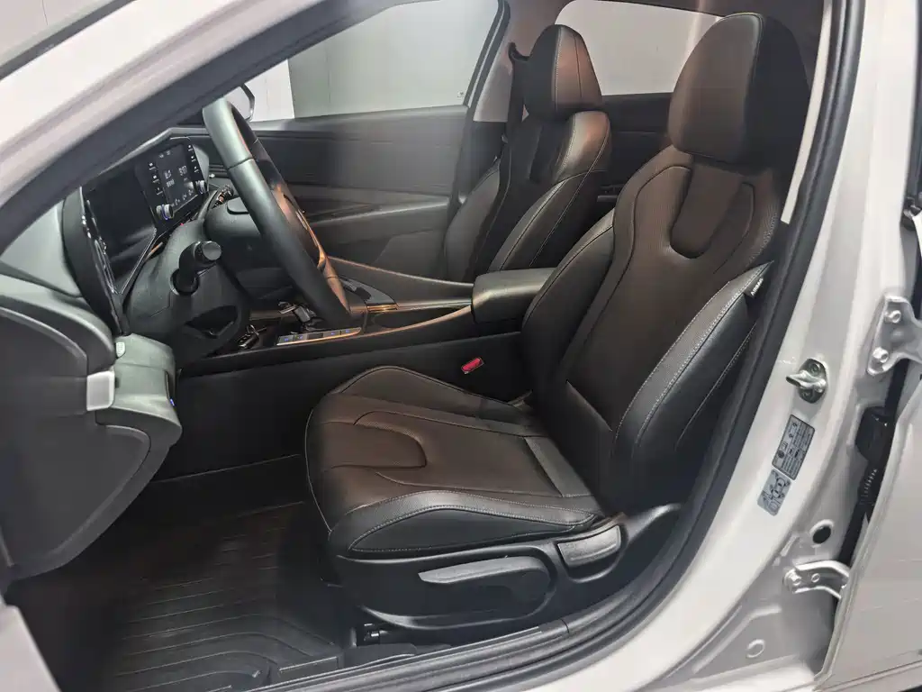 Hyundai Elantra — миниатюра 8