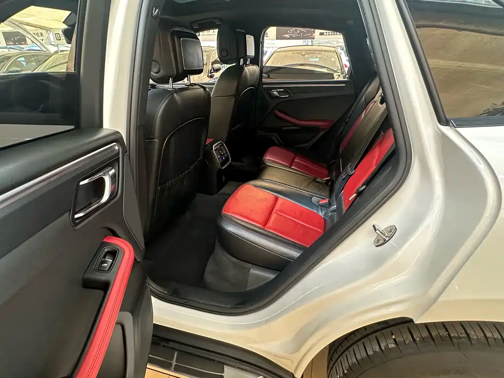 Porsche Macan — миниатюра 8