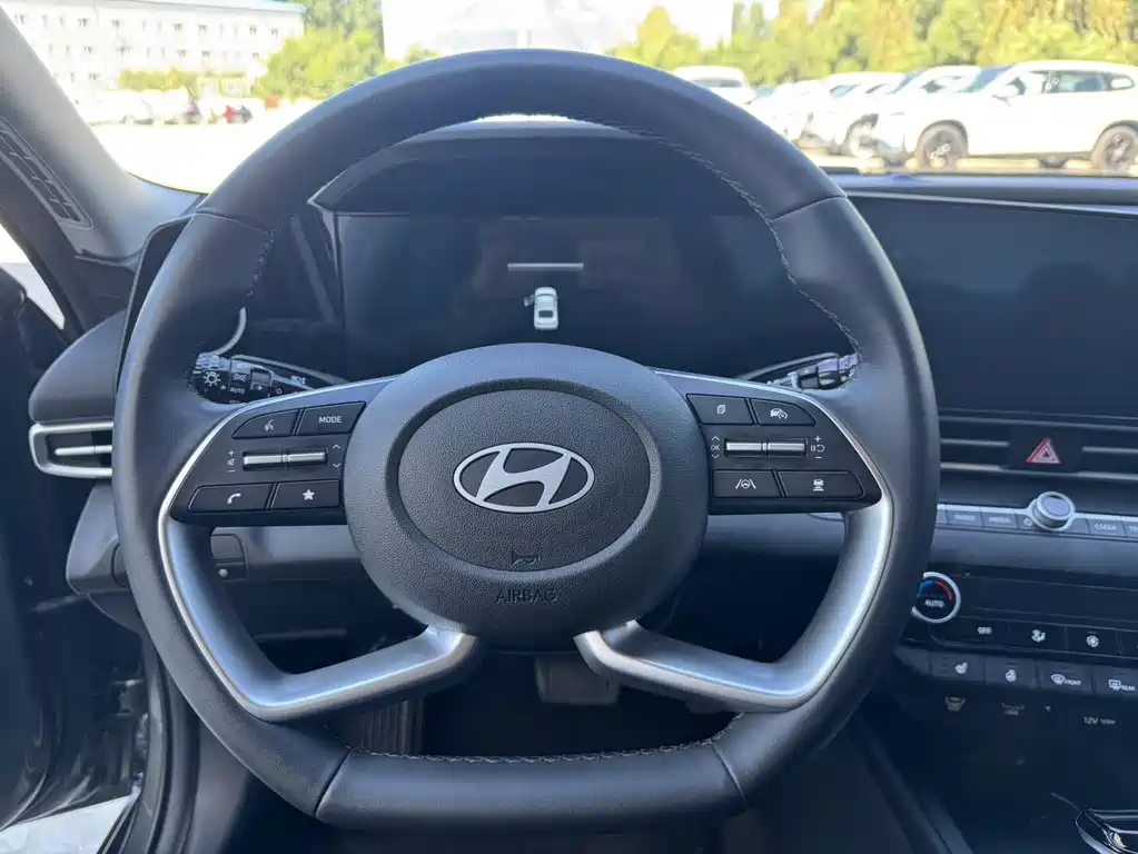 Hyundai Elantra — миниатюра 12