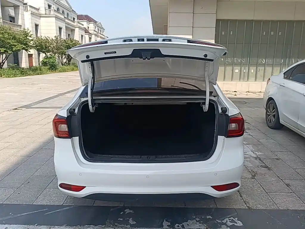 Roewe i5 — миниатюра 19