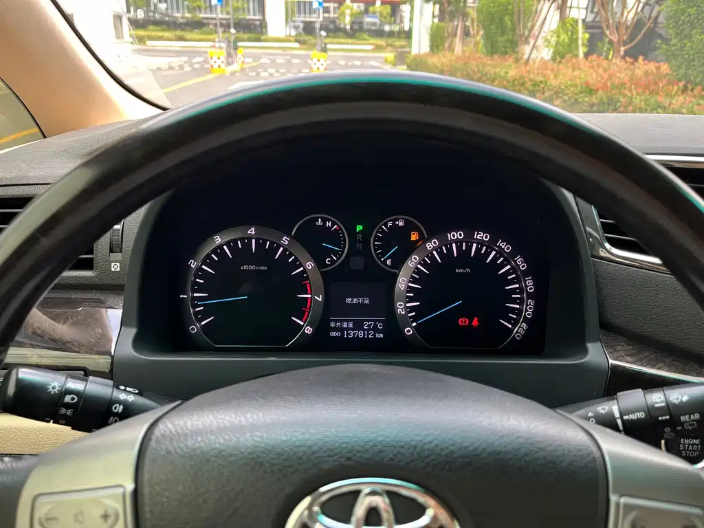 Toyota Alphard — миниатюра 8