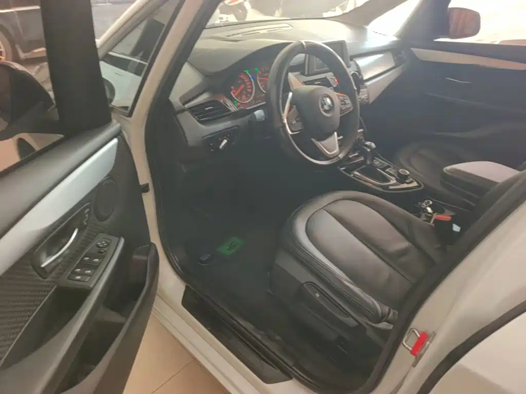 BMW 2 Series Active Tourer — миниатюра 16