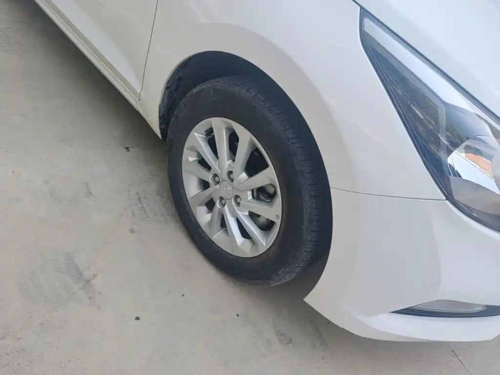 Hyundai Verna — миниатюра 12