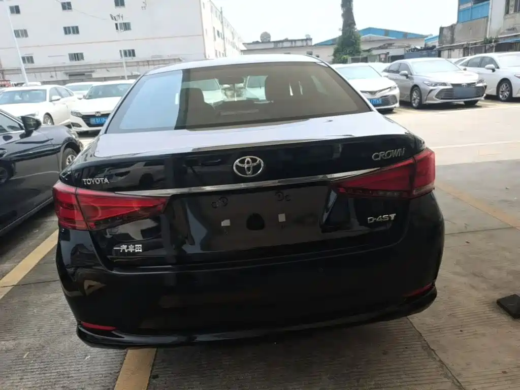 Toyota Crown — миниатюра 6