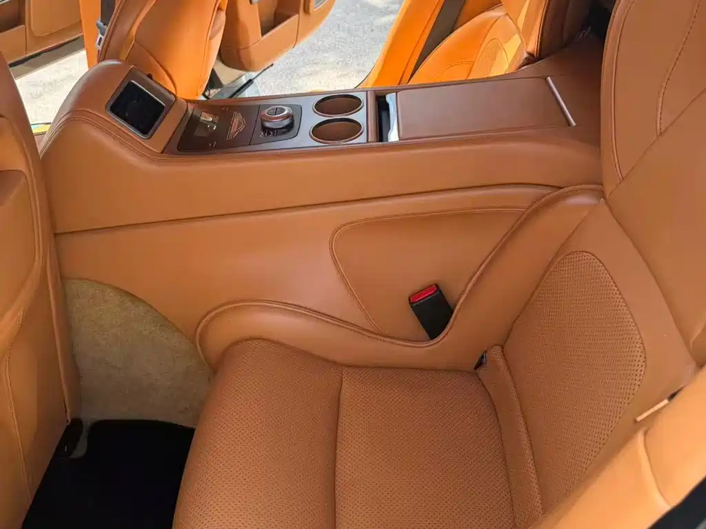 Aston Martin Rapide — миниатюра 3