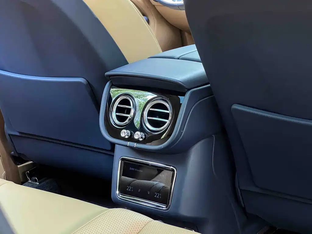 Bentley Bentayga — миниатюра 20
