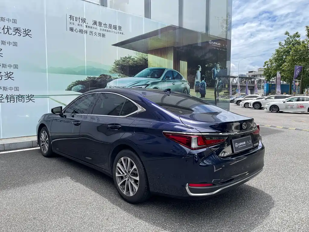 Lexus ES — миниатюра 16