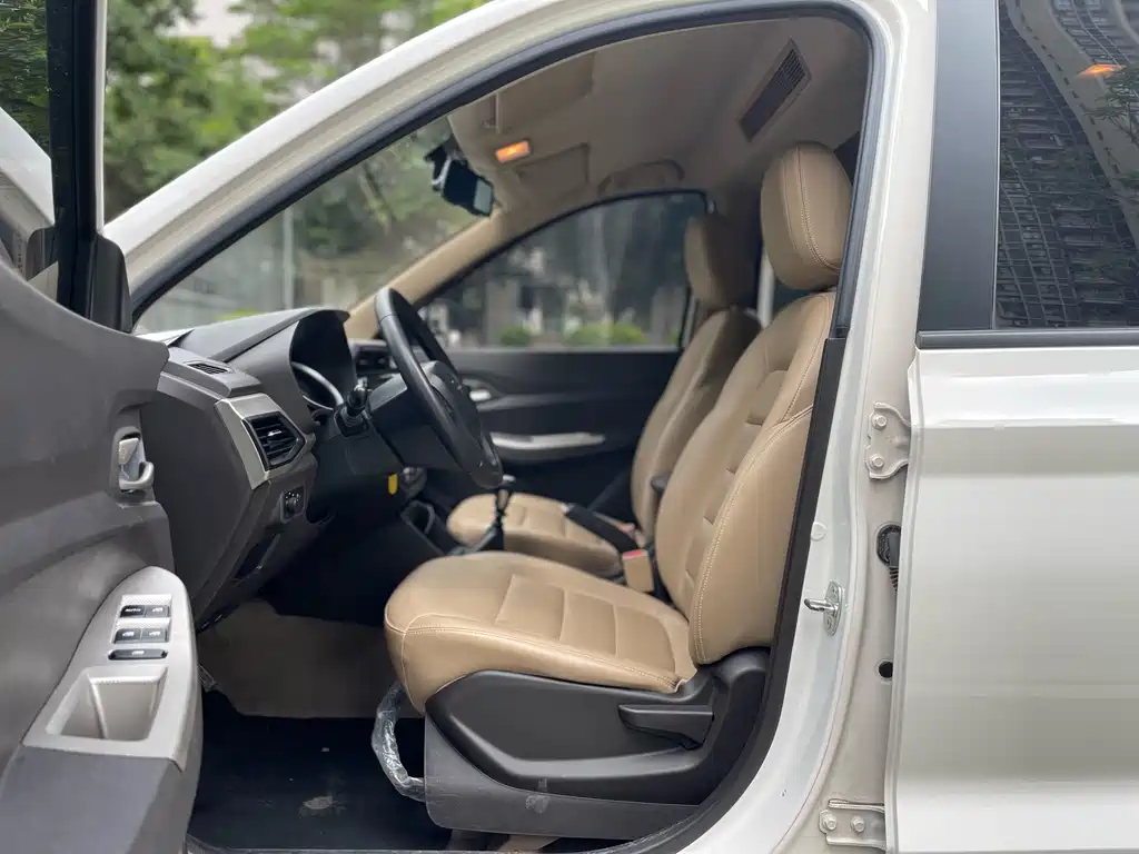 Wuling Hongguang — миниатюра 8