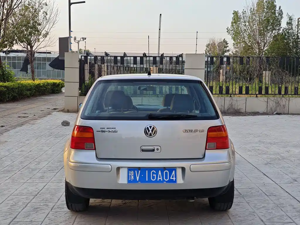 Volkswagen Golf 2004 1.6 MT Comfort
