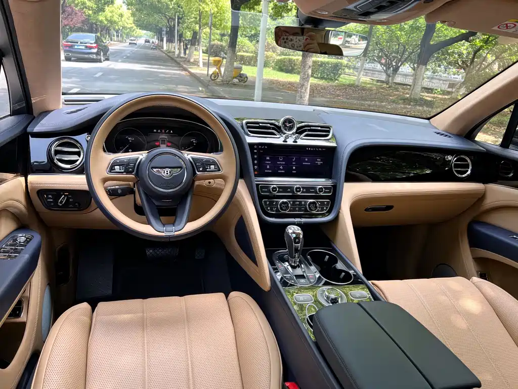 Bentley Bentayga — миниатюра 15
