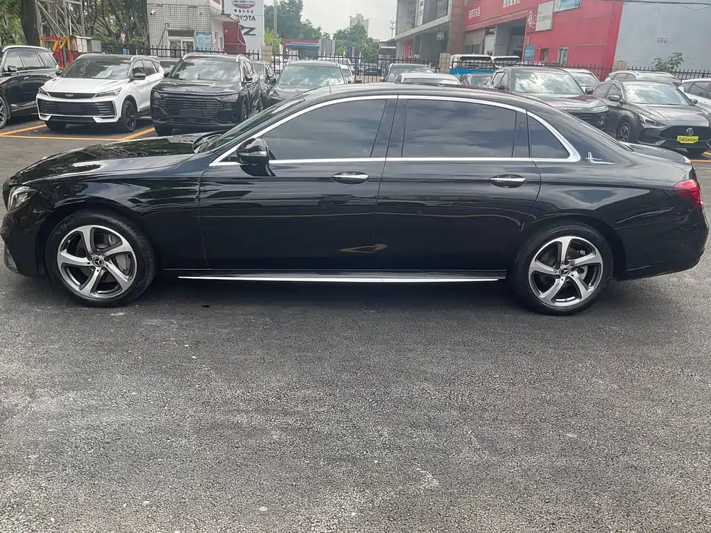 Mercedes-Benz E-Class — миниатюра 8
