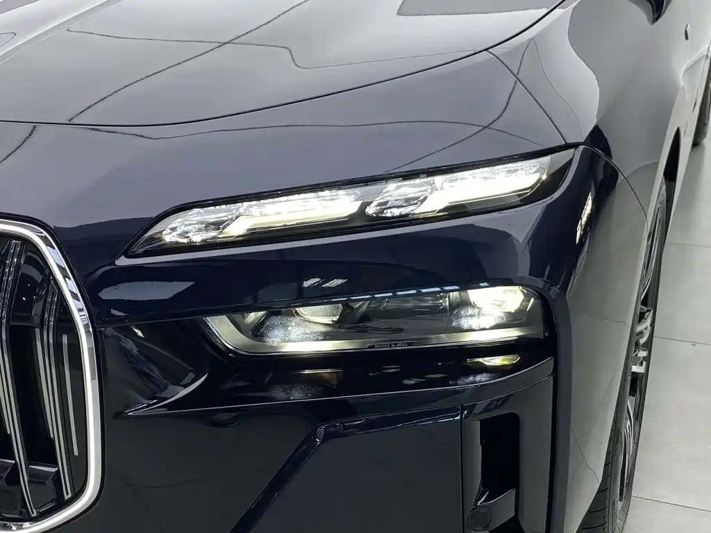 BMW 7 Series — миниатюра 5