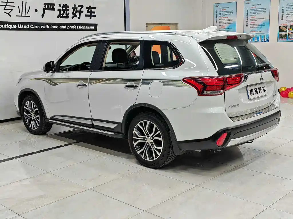 MITSUBISHI OUTLANDER