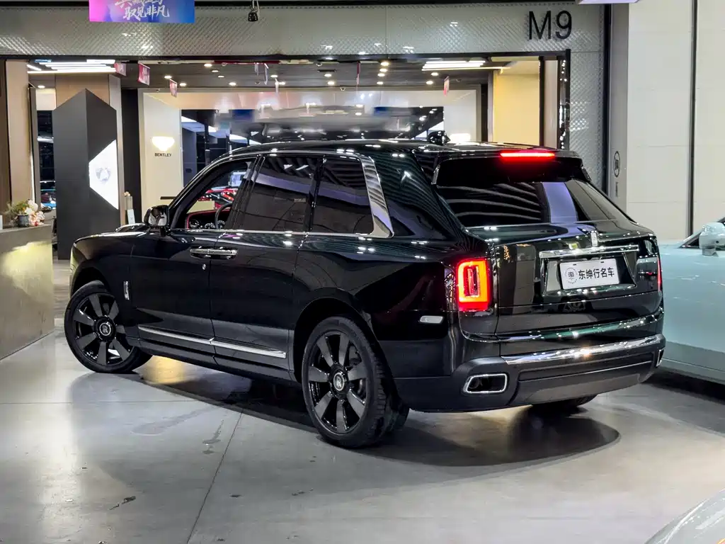 Rolls-Royce Cullinan 2018 мест