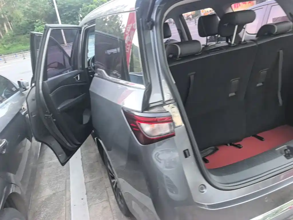 Wuling Jiachen — миниатюра 5