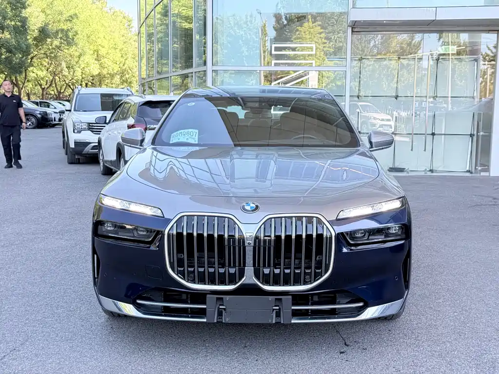 BMW 7 Series — миниатюра 2