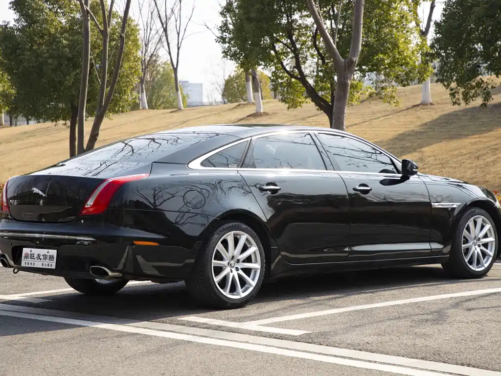 Jaguar XJ — миниатюра 6