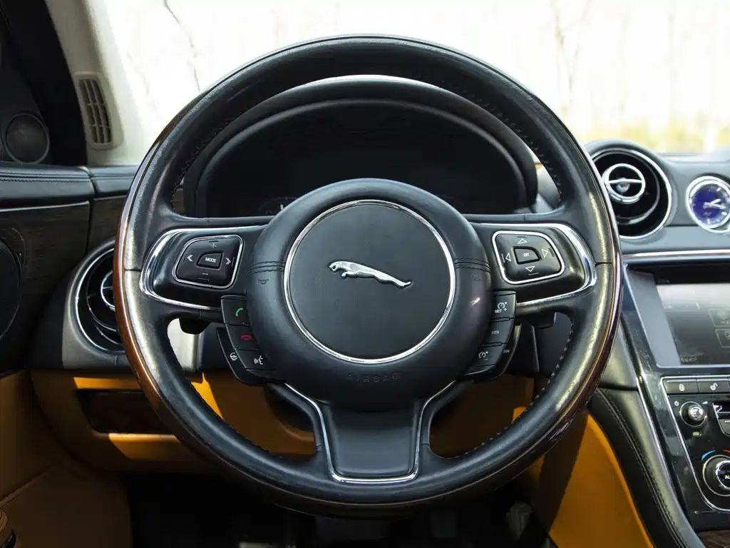 Jaguar XJ — миниатюра 19