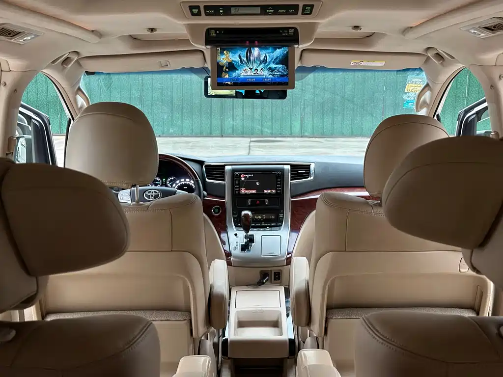 Toyota Alphard — миниатюра 9