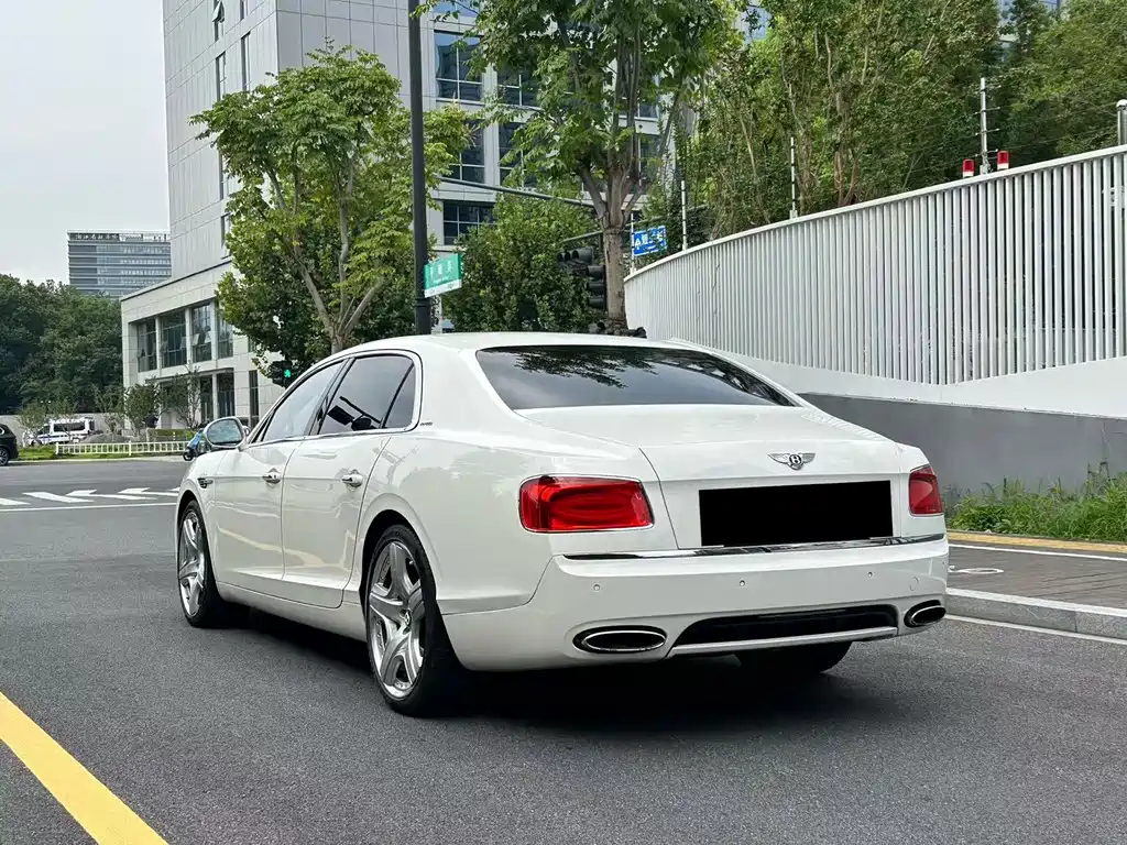 Bentley Flying Spur — миниатюра 5