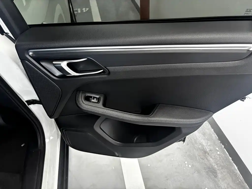 Porsche Macan — миниатюра 11
