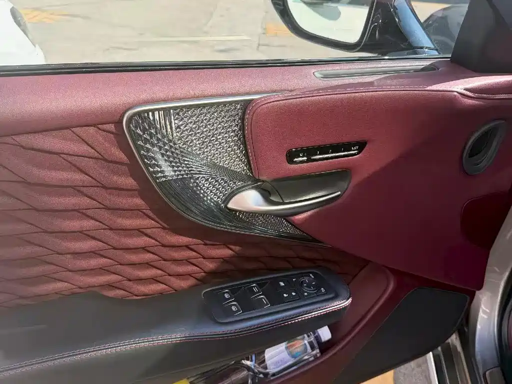 Lexus LS — миниатюра 4